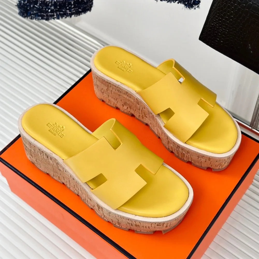 Hermes Yellow Platform Slides - Picture 6 of 9